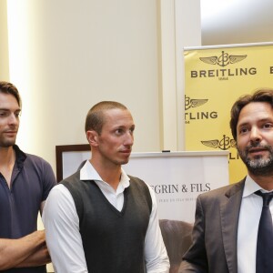 Exclusif - Guest, Camille Lacourt, Frédérick Bousquet et Arnaud Pellegrin - Breitling offre sa nouvelle montre à trois nageurs du Cercle des Nageurs de Marseille le 16 juin 2016. Le célèbre horloger Breitling a présenté sa dernière création chez Pellegrin & Fils et a offert une montre, le chronographe connecté Exospace B55, à trois des sélectionnés olympiques du cercle des nageurs de Marseille. De son côté, Arnaud Pellegrin, directeur de Pellegrin & Fils, a remis aux nageurs la médaille de Notre-Dame de La Garde pour leur porter chance à Rio. © Philippe Doignon / Bestimage