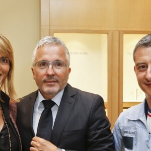 Exclusif - Nathalie Simon, Olivier Saulneron et Le commandant Xavier Debras, directeur de la patrouille de France - Breitling offre sa nouvelle montre à trois nageurs du Cercle des Nageurs de Marseille le 16 juin 2016. Le célèbre horloger Breitling a présenté sa dernière création chez Pellegrin & Fils et a offert une montre, le chronographe connecté Exospace B55, à trois des sélectionnés olympiques du cercle des nageurs de Marseille. De son côté, Arnaud Pellegrin, directeur de Pellegrin & Fils, a remis aux nageurs la médaille de Notre-Dame de La Garde pour leur porter chance à Rio. © Philippe Doignon / Bestimage