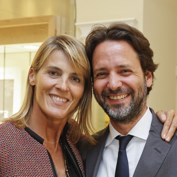 Exclusif - Nathalie Simon et Arnaud Pellegrin - Breitling offre sa nouvelle montre à trois nageurs du Cercle des Nageurs de Marseille le 16 juin 2016. Le célèbre horloger Breitling a présenté sa dernière création chez Pellegrin & Fils et a offert une montre, le chronographe connecté Exospace B55, à trois des sélectionnés olympiques du cercle des nageurs de Marseille. De son côté, Arnaud Pellegrin, directeur de Pellegrin & Fils, a remis aux nageurs la médaille de Notre-Dame de La Garde pour leur porter chance à Rio. © Philippe Doignon / Bestimage
