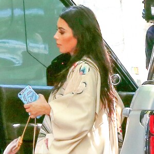 Kim Kardashian va déjeuner au restaurant à Calabasas, le 20 juin 2016.