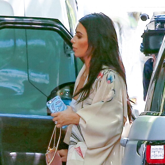 Kim Kardashian va déjeuner au restaurant à Calabasas, le 20 juin 2016.