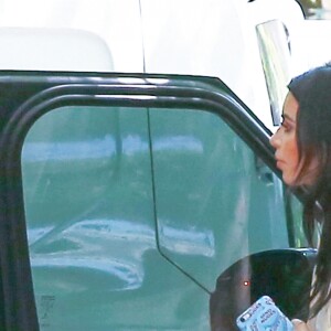 Kim Kardashian va déjeuner au restaurant à Calabasas, le 20 juin 2016.