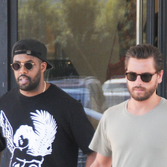 Scott Disick et son fils Mason à la sortie de Barney's New York à Beverly Hills, le 20 juin 2016.