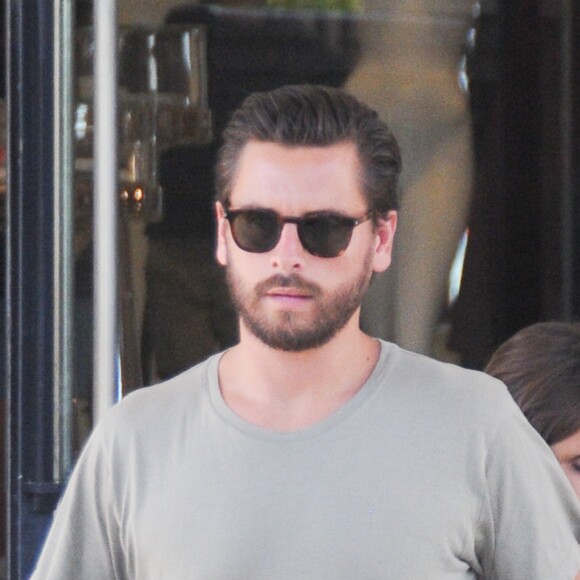 Scott Disick et son fils Mason à la sortie de Barney's New York à Beverly Hills, le 20 juin 2016.