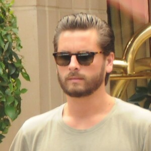 Scott Disick et son fils Mason à la sortie de Barney's New York à Beverly Hills, le 20 juin 2016.