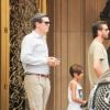 Scott Disick et son fils Mason à la sortie de Barney's New York à Beverly Hills, le 20 juin 2016.