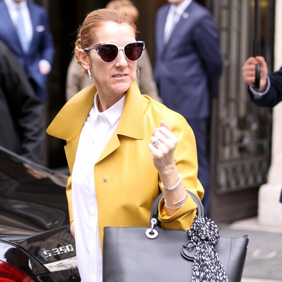 Céline Dion quitte son hôtel à Paris le 21 juin 2016.