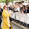 La chanteuse Céline Dion quitte son hôtel à Paris le 21 juin 2016.