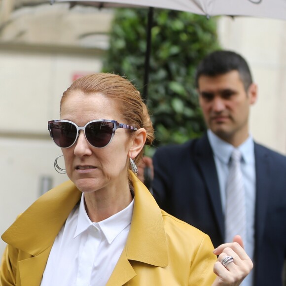 Céline Dion quitte son hôtel à Paris le 21 juin 2016.