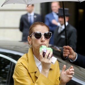 Céline Dion quitte son hôtel à Paris le 21 juin 2016.