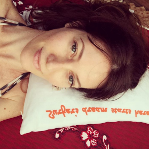 Mareva Galanter en vacances à Tahiti. Elle poste une photo d'elle sans maquillage. Juin 2016.