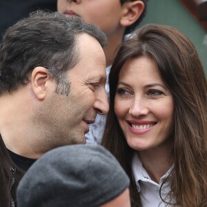 Arthur (Jacques Essebag) et sa compagne Mareva Galanter dans les tribunes de la finale homme des internationaux de France de Roland Garros à Paris le 5 juin 2016. © Moreau-Jacovides / Bestimage