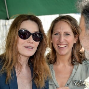 Carla Bruni-Sarkozy, Maud Fontenoy et Raphaël Mezrahi - Présentation du programme pédagogiques de la Fondation Maud Fontenoy à l'école Gustave Rouanet à Paris, le 22 juin 2016. ©Veeren/Bestimage