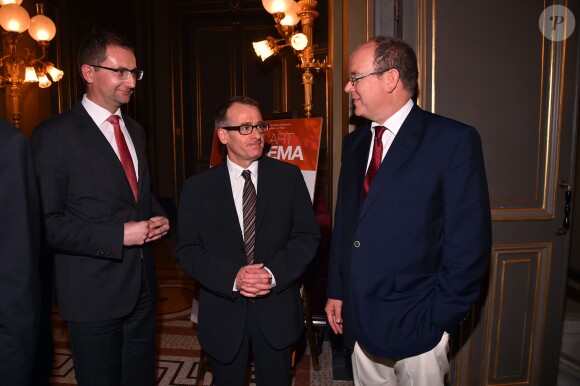 Exclusif - De gauche à droite, Thomas Fouilleron, Directeur des Archives et de la Bibliothèque du Palais princier, Vincent Vatrican, Directeur des archives audiovisuelles de Monaco, et le Prince Albert II de Monaco - Ciné-conférence avec la projection du film "L'invention de Monte Carlo" le 22 juin 2016 à l'Opéra Garnier de Monaco. © Bruno Bebert / Pool Restreint / Bestimage