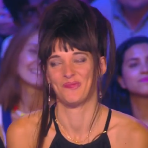 Erika Moulet très émue. Bertrand Chameroy se prend pour Kendji Girac dans TPMP refait l'année sur D8