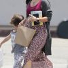 Megan Fox enceinte fait du shopping avec son fils Noah à Brentwood le 15 juin 2016.
