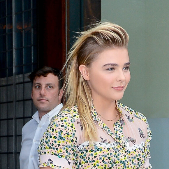 Chloe Grace Moretz sort de son hôtel à New York, le 22 juin 2016.