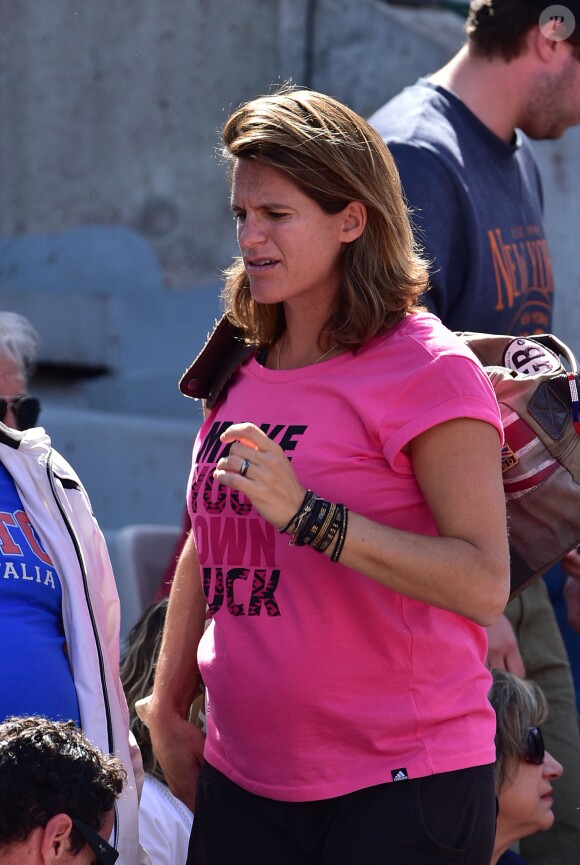 Amélie Mauresmo enceinte - People dans les tribunes des Internationaux de France de tennis de Roland Garros le 3 juin 2015.