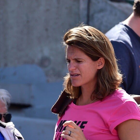 Amélie Mauresmo enceinte - People dans les tribunes des Internationaux de France de tennis de Roland Garros le 3 juin 2015.