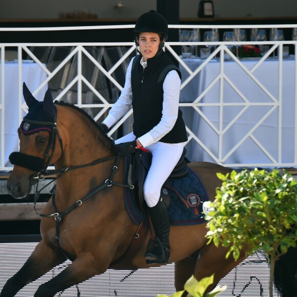 Charlotte Casiraghi monte lors du Jumping international de Monte-Carlo le 24 juin 2016. © Bruno Bébert / Bestimage