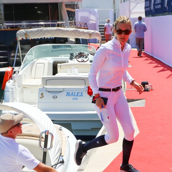 Marta Ortega arrive en bateau au Jumping international de Monte-Carlo, le 25 juin 2016. © Bruno Bebert/Pool Monaco/Bestimage  Marta Ortega Perez arrives at the Monte-Carlo Jumping with a tender, on June, 25th 2016.25/06/2016 - Monte-Carlo