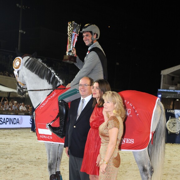 Emanuele Gaudiano, le vainqueur du Grand Prix du Prince de Monaco, Diane Fissore (présidente de la fédération équestre monégasque et organisatrice de l'événement), le prince Albert II de Monaco, Charlotte Casiraghi - Remise du "Grand Prix du Prince de Monaco" lors du Longines Global Champion Tour dans le cadre du Jumping international de Monte-Carlo, le 25 juin 2016. © Bruno Bebert/Bestimage  "Grand Prix du Prince de Monaco" awards ceremony during the Longines Global Champions Tour of Monaco, on June 25th 2016.25/06/2016 - Monte-Carlo