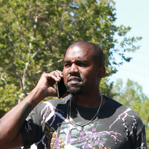 Kanye West arrive à son bureau de Calabasas le 22 juin 2016.