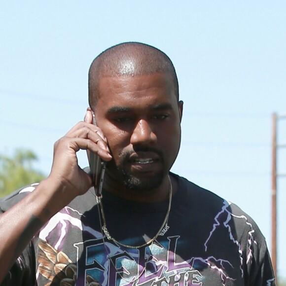 Kanye West arrive à son bureau de Calabasas le 22 juin 2016.