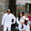 Kim Kardashian et Kanye West avec leur fille North lors d'une sortie au cinéma avec Kourtney Kardashian, Scott Disick, leurs enfants Penelope et Mason, et Kris Jenner, à Los Angeles le 25 juin 2016