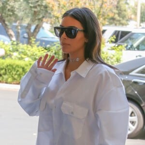 Kim Kardashian avec son mari Kanye West emmènent leur fille North West au cinéma pour voir le film 'Finding Dory' à Calabasas le 25 juin 2016.