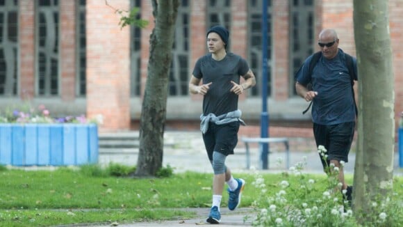 Harry Styles à Dunkerque : Musclé et tatoué, l'ex-One Direction trace sa route