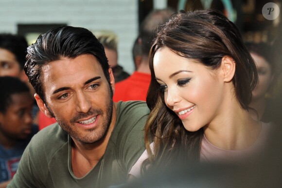 Exclusif - Nabilla Benattia dédicace son livre "Trop Vite" avec son compagnon Thomas Vergara au centre commercial "Merignac Soleil" à Bordeaux, le 26 juin 2016. © Thibaut Moritz-Patrick Bernard/Bestimage