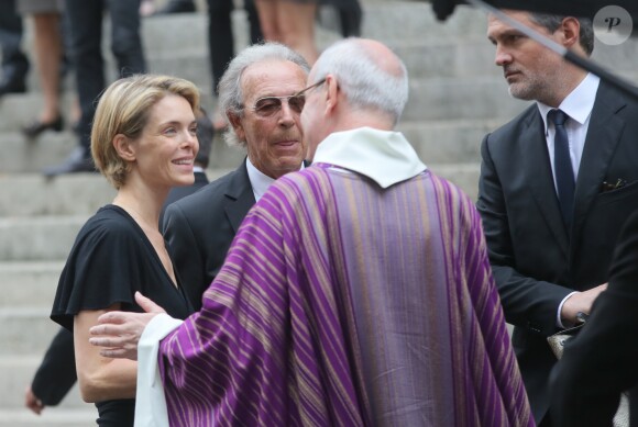 Stéphane Delajoux avec sa femme Julie Andrieu et le frère de la défunte Nicole Courcel - Obsèques de Nicole Courcel en l'église Saint-Roch à Paris le 30 juin 2016.