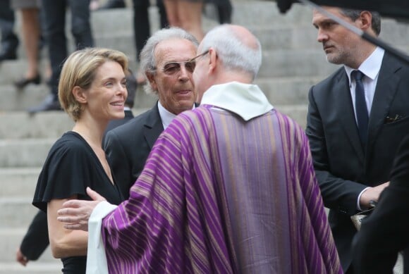Stéphane Delajoux avec sa femme Julie Andrieu et le frère de la défunte Nicole Courcel - Obsèques de Nicole Courcel en l'église Saint-Roch à Paris le 30 juin 2016.
