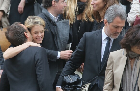 Julie Andrieu et son mari Stéphane Delajoux - Obsèques de Nicole Courcel en l'église Saint-Roch à Paris le 30 juin 2016.
