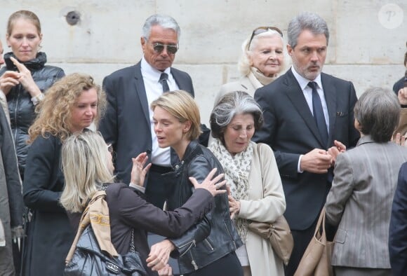 Jean-Marie Périer, Colette Boutoulaud, Julie Andrieu et son mari Stéphane Delajoux - Obsèques de Nicole Courcel en l'église Saint-Roch à Paris le 30 juin 2016.