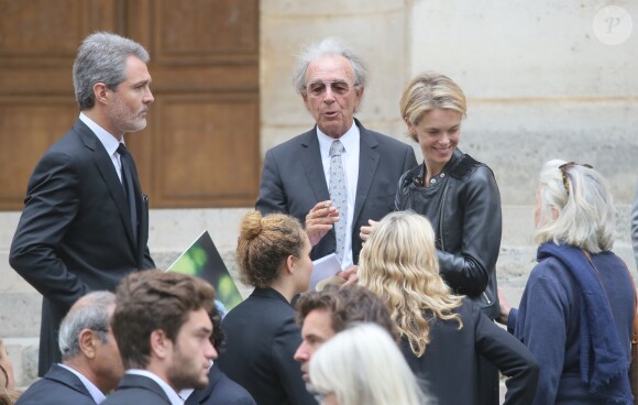 Stéphane Delajoux avec sa femme Julie Andrieu et le frère de la défunte Nicole Courcel - Obsèques de Nicole Courcel en l'église Saint-Roch à Paris le 30 juin 2016.
