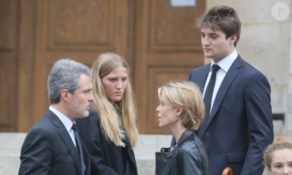Julie Andrieu et son mari Stéphane Delajoux - Obsèques de Nicole Courcel en l'église Saint-Roch à Paris le 30 juin 2016.