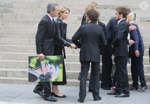 Julie Andrieu et son mari Stéphane Delajoux - Obsèques de Nicole Courcel en l'église Saint-Roch à Paris le 30 juin 2016.