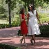 La reine Letizia d'Espagne et la première dame des Etats-Unis Michelle Obama lors de leur rencontre dans les jardins du palais de la Zarzuela à Madrid, le 30 juin 2016.