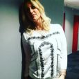 Aurélie Van Daelen fait la promotion de sa tenue signée New Look