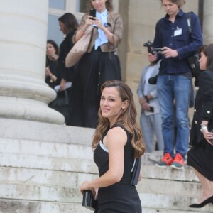 Jennifer Garner - Défilé Atelier Versace (collection haute couture automne-hiver 2016-2017) au Palais Brongniart. Paris, le 3 juillet 2016.