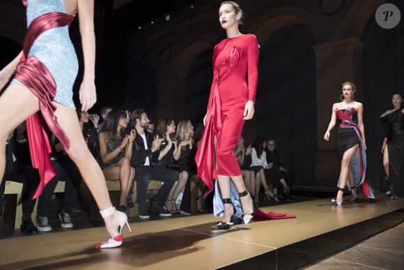 Défilé Atelier Versace (collection haute couture automne-hiver 2016-2017) au Palais Brongniart. Paris, le 3 juillet 2016.