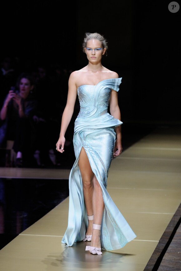 Défilé Atelier Versace (collection haute couture automne-hiver 2016-2017) au Palais Brongniart. Paris, le 3 juillet 2016.