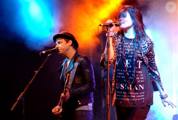 Jamie Hince et Alison Mosshart de The Kills en concert à Glastonbury, le 28 juin 2008.