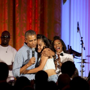 Le président des Etats-Unis Barack Obama célèbre l'anniversaire de sa fille Malia (18 ans) et la date commémorative de l'indépendance du pays lors d'une cérémonie à la Maison Blanche, le 4 juillet 2016 à Washington. La chanteuse Janelle Monáe et le rappeur Kendrick Lamar ont donné un concert pour l'occasion.