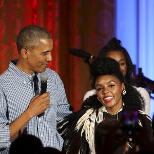 Le président des Etats-Unis Barack Obama célèbre l'anniversaire de sa fille Malia (18 ans) et la date commémorative de l'indépendance du pays lors d'une cérémonie à la Maison Blanche, le 4 juillet 2016 à Washington. La chanteuse Janelle Monáe et le rappeur Kendrick Lamar ont donné un concert pour l'occasion.