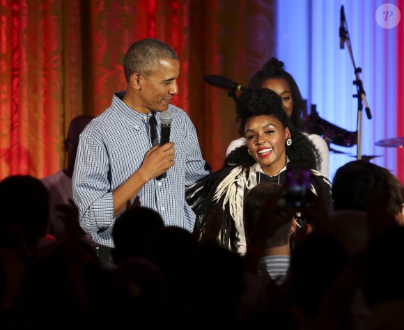 Le président des Etats-Unis Barack Obama célèbre l'anniversaire de sa fille Malia (18 ans) et la date commémorative de l'indépendance du pays lors d'une cérémonie à la Maison Blanche, le 4 juillet 2016 à Washington. La chanteuse Janelle Monáe et le rappeur Kendrick Lamar ont donné un concert pour l'occasion.
