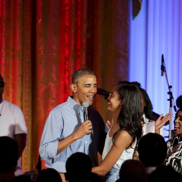 Le président des Etats-Unis Barack Obama célèbre l'anniversaire de sa fille Malia (18 ans) et la date commémorative de l'indépendance du pays lors d'une cérémonie à la Maison Blanche, le 4 juillet 2016 à Washington. La chanteuse Janelle Monáe et le rappeur Kendrick Lamar ont donné un concert pour l'occasion.