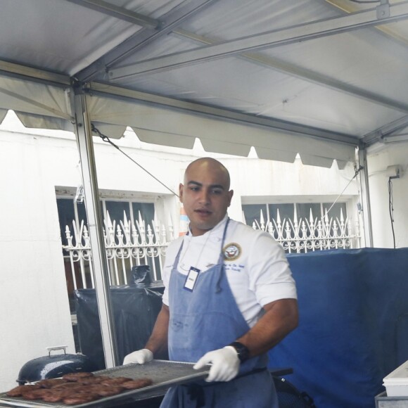 Les cuisiniers s'activent pour préparer le repas de la fête annuelle du 4 juillet, date de l'indépendance américaine, à la Maison Blanche, le 4 juillet 2016